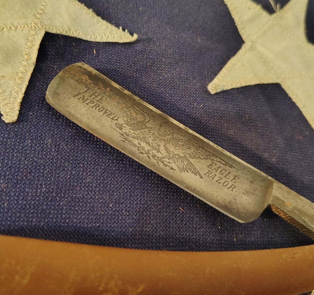 ANTIQUE STRAIGHT RAZOR with Etched Federal Eagle On Blade